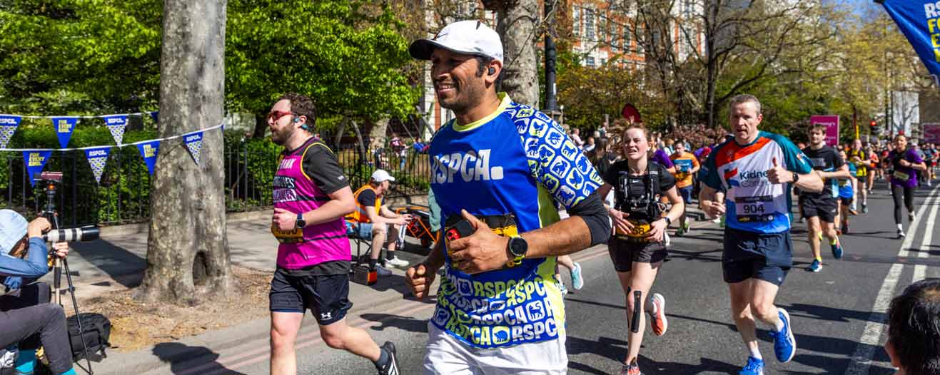 A male runner running for the RSPCA wearing an RSPCA branded running top.